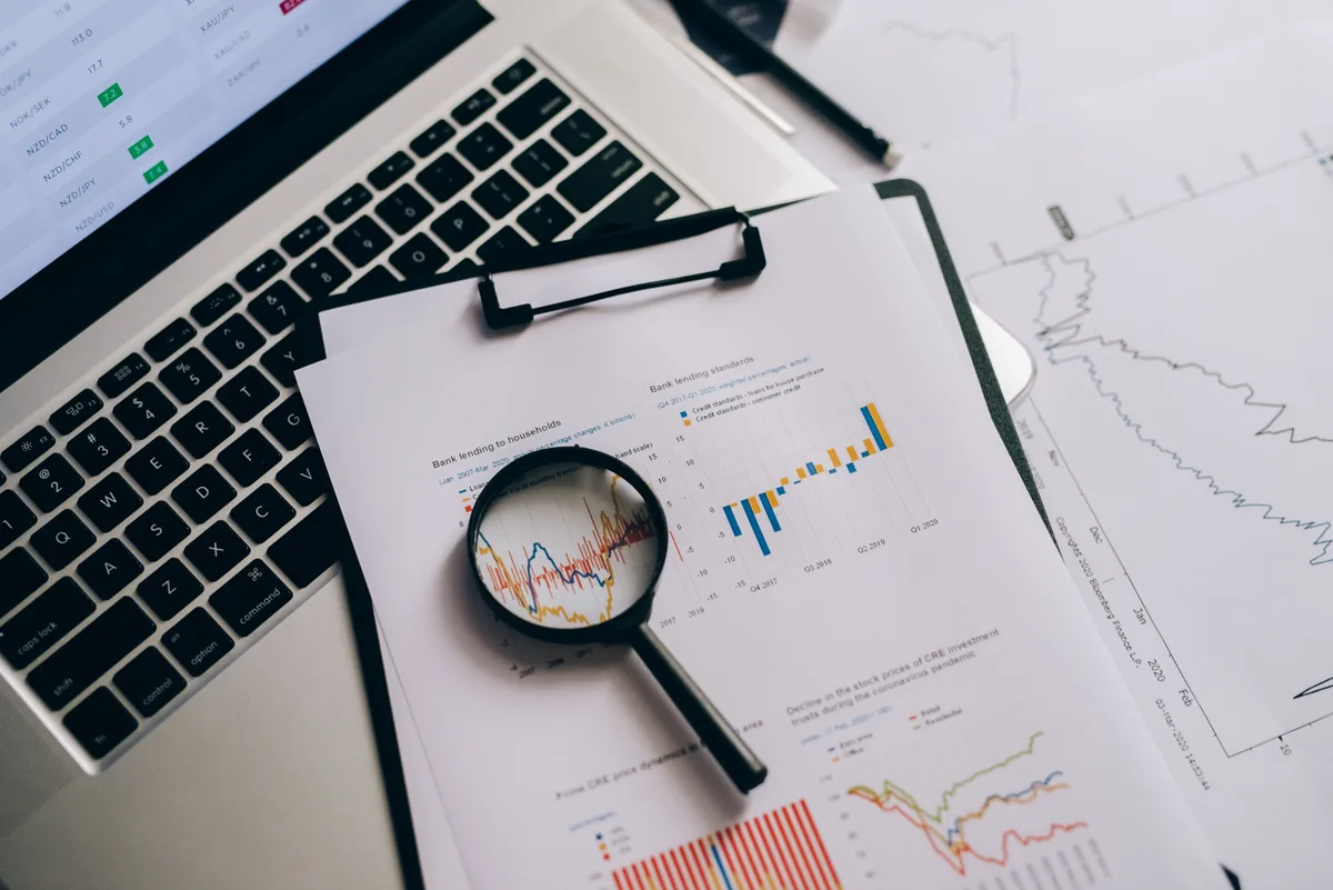 cost per lead versus qualified leads and sales comparison